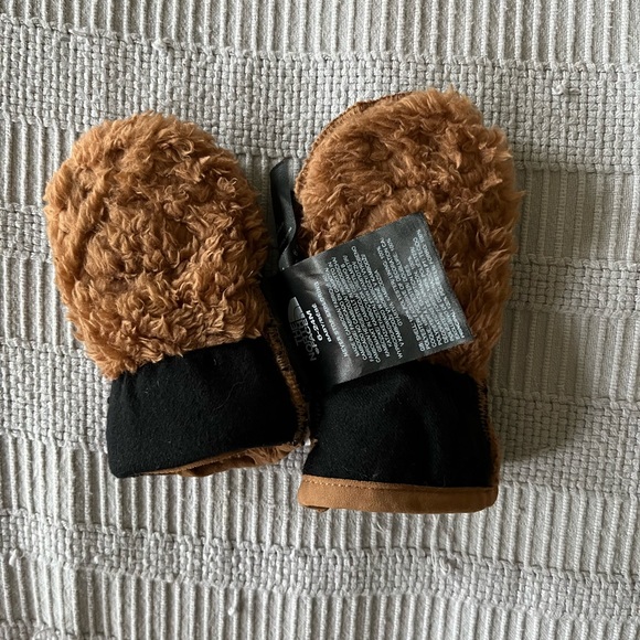 North Face fuzzy bear cub mittens 🐻 - Picture 5 of 5